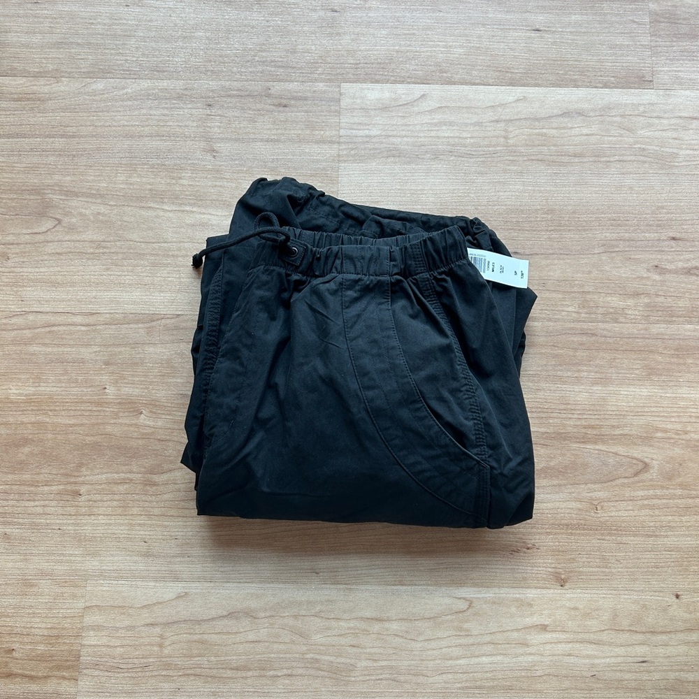 NWT Aritzia TNA Cole Paratroop Pant (Black)